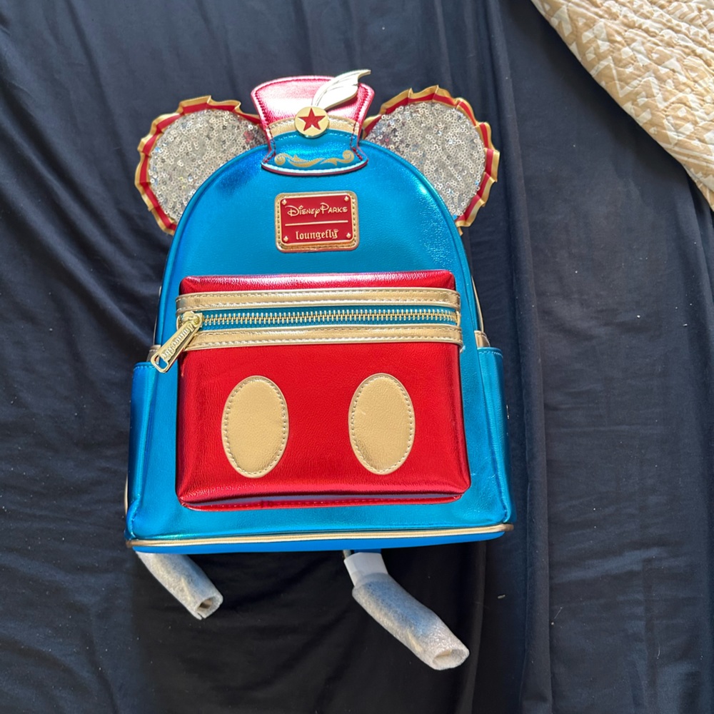LOUNGEFLY NWT Dumbo mini Backpack